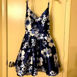 Homecoming/ Prom Dress Size 5/6 Blue Floral Dress Short